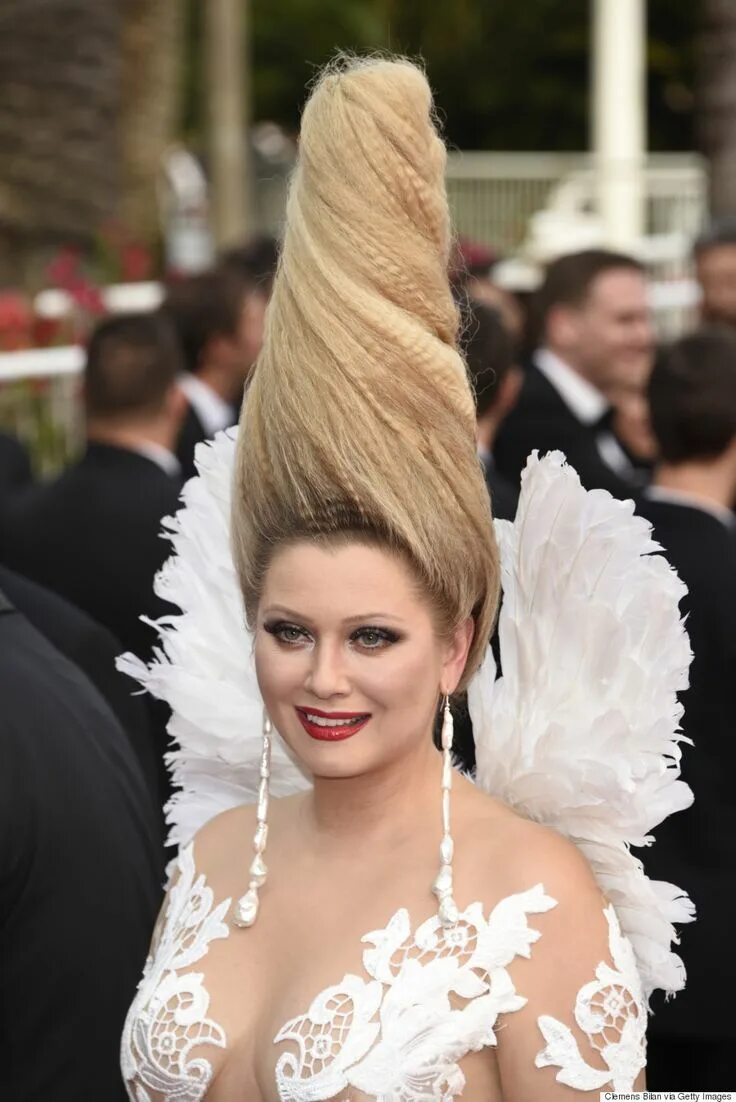 Прически для большой головы женские Elena Lenina's 'Hair Tornado' Is A Sight To Be Seen Celebrity hairstyles, Crazy 