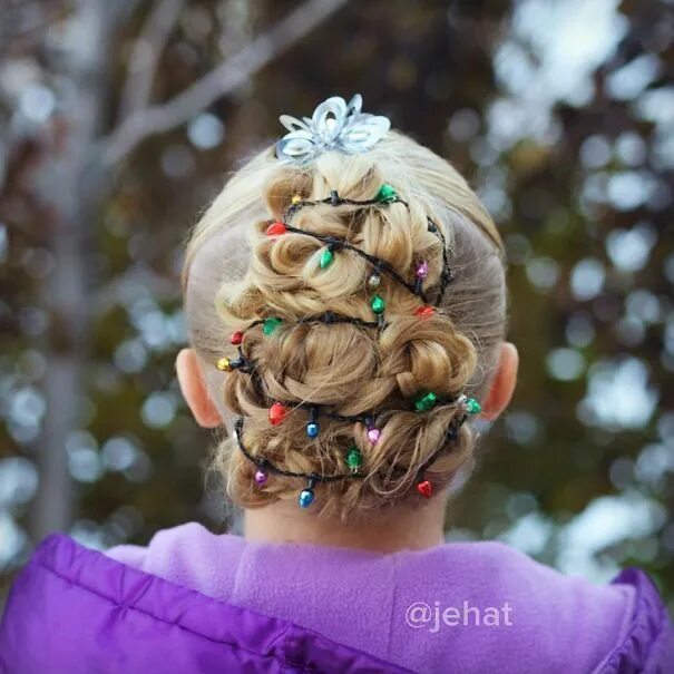 Прически для девочек на новый год Christmas Tree Braid With Lights Christmas hairstyles, Kids hairstyles, Hair sty