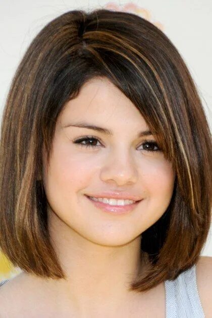 Прически для девочек с круглым лицом Selena Gomez's Beauty Evolution Through the Years Selena gomez hair, Selena gome