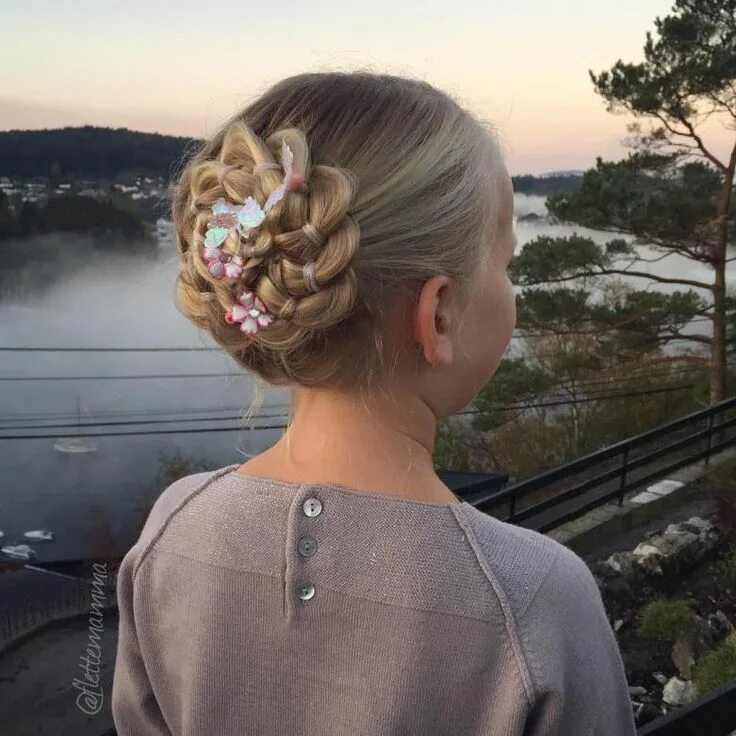 Прически для девочек жгутиками 40 Cool Hairstyles for Little Girls on Any Occasion Cool hairstyles, Little girl