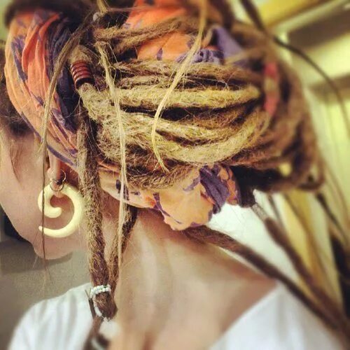 Прически для дредов для девочки plugs dyed hair dreads dreadlocks streched ears taper c4l feedyourwanderlust Bea