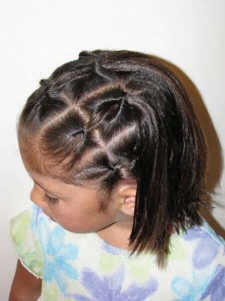 Прически для каре волос для девочек Small Knots Hair Do HairStylesByMommy.com Hair styles, Kids hairstyles, Girl hai