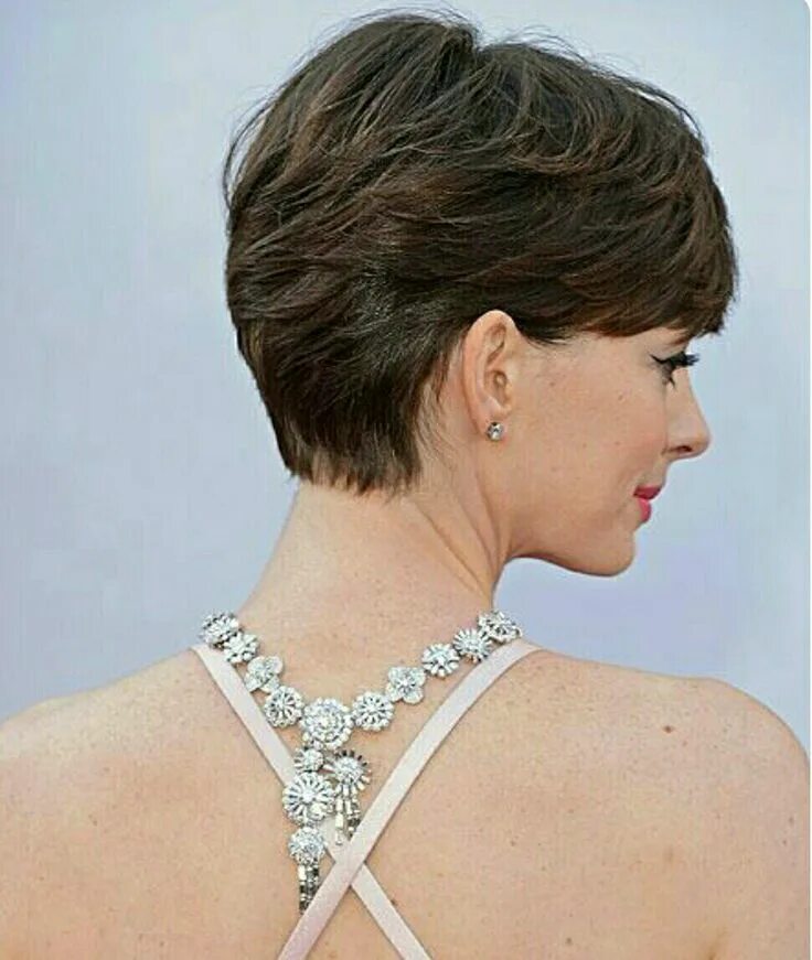 Прически для короткой шеи Pin by Денис Шестаков on короткие стрижки Womens hairstyles, Short hair styles p