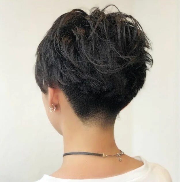 Прически для короткой шеи 60 Classy Short Haircuts and Hairstyles for Thick Hair Thick hair pixie, Thick h