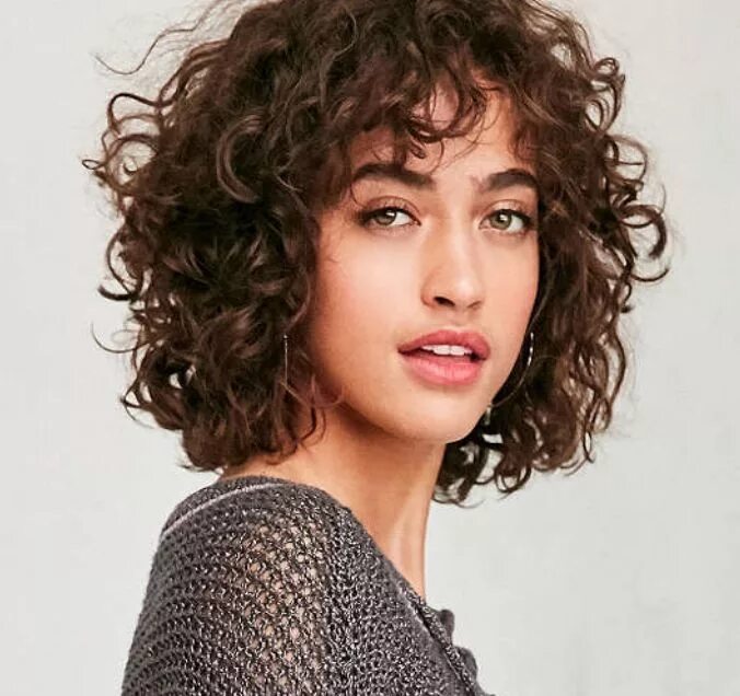 Прически для кучерявых волос для женщин welliges Haar Curly hair styles, Curly hair photos, Curly natural curls