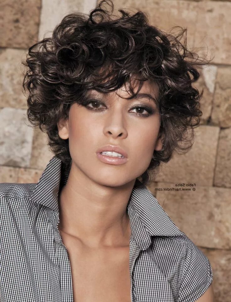 Прически для кучерявых волос женские Short curly hairstyles for women, Haircuts for curly hair, Curly hair styles