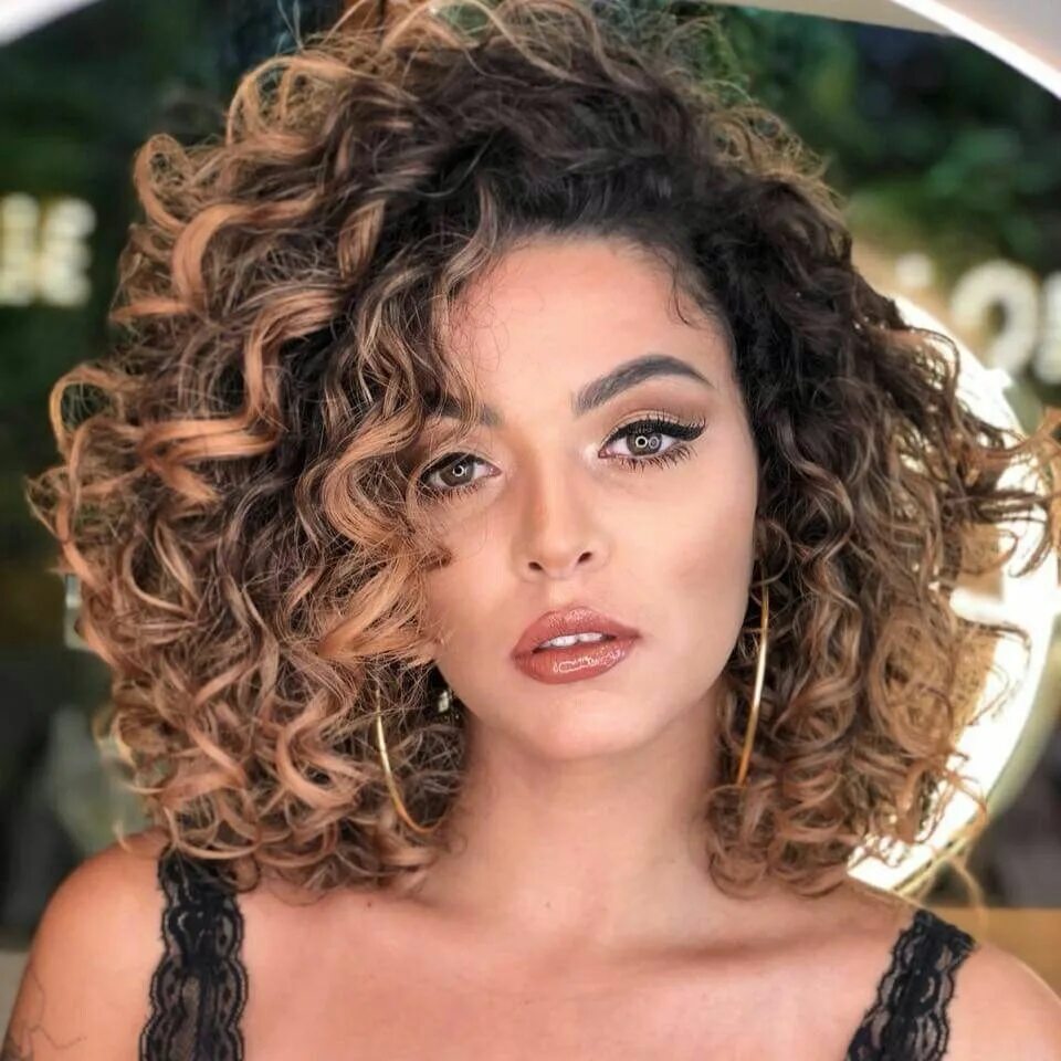 Прически для кудрявых женщин Nathalie Barros Haircuts for curly hair, Synthetic curly hair, Curly hair styles