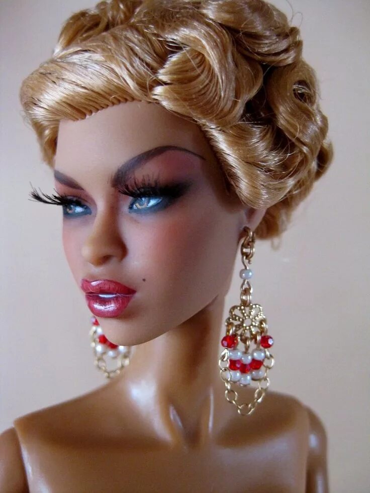 Прически для кукол Fashion Doll with Long Beautiful Lashes and Beauty Mark