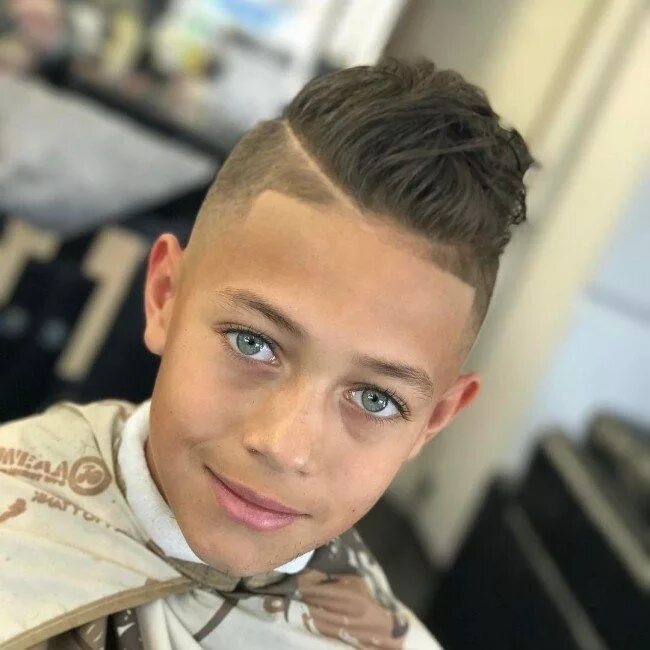 Прически для мальчиков 15 лет MoHawk + Raie Coiffure enfant, Coiffure garçon, Coupe de cheveux