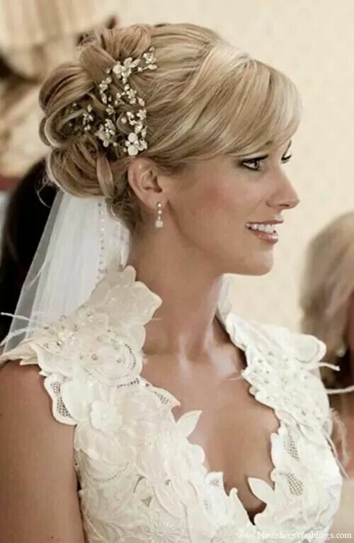 Прически для невесты на средние волосы фото Pin by Linda Schmidtkep on wedding stuff Wedding hairstyles for medium hair, Wed