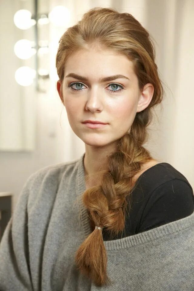 Прически для русых волос Get In On The Braid Trend With The Messy Side Braid Top 10 hair styles, Trending