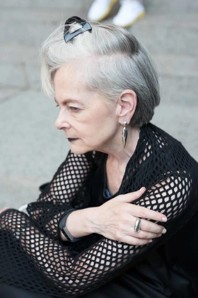 Прически для старых женщин AGMES: Remembering a Dream Older women fashion, Beautiful gray hair, Short hair 