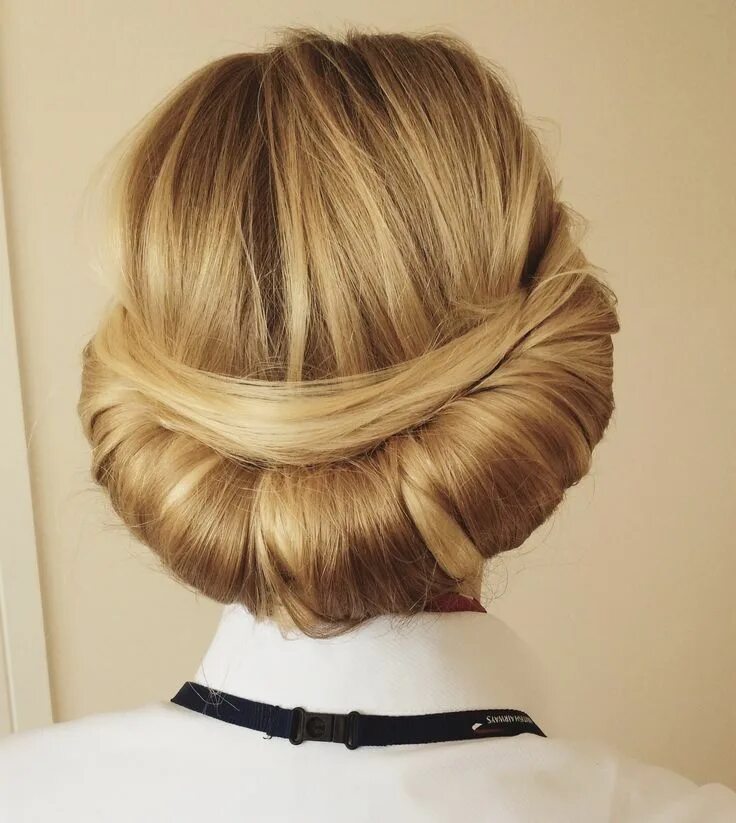 Прически для стюардесс на средние волосы Vintage roll for cabin crew hair Crew hair, Work hairstyles, Cool hairstyles