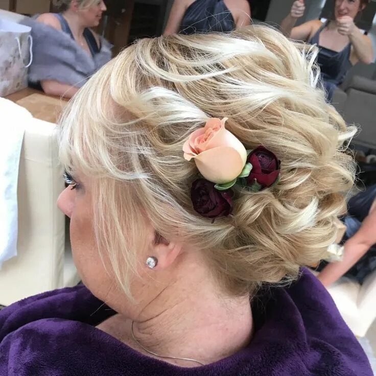 Прически для торжества 50 лет женщине Mother of the Bride Hairstyles: 28 Elegant Looks for 2024 Mother of the bride ha