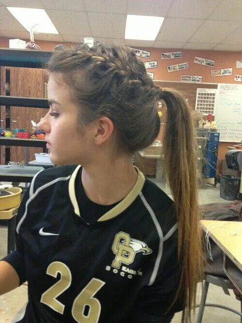 Прически для волейбола женские Yall need to try;) Volleyball hairstyles, Cheer hair, Softball hairstyles