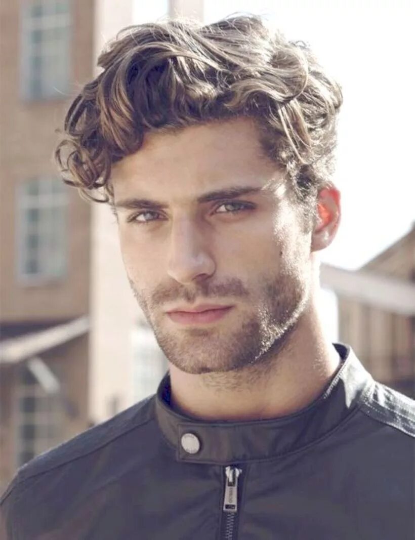 Прически для волнистых волос мужские 55 New Hairstyles for Men in 2018 " SeasonOutfit Wavy hair men, Latest men hairs