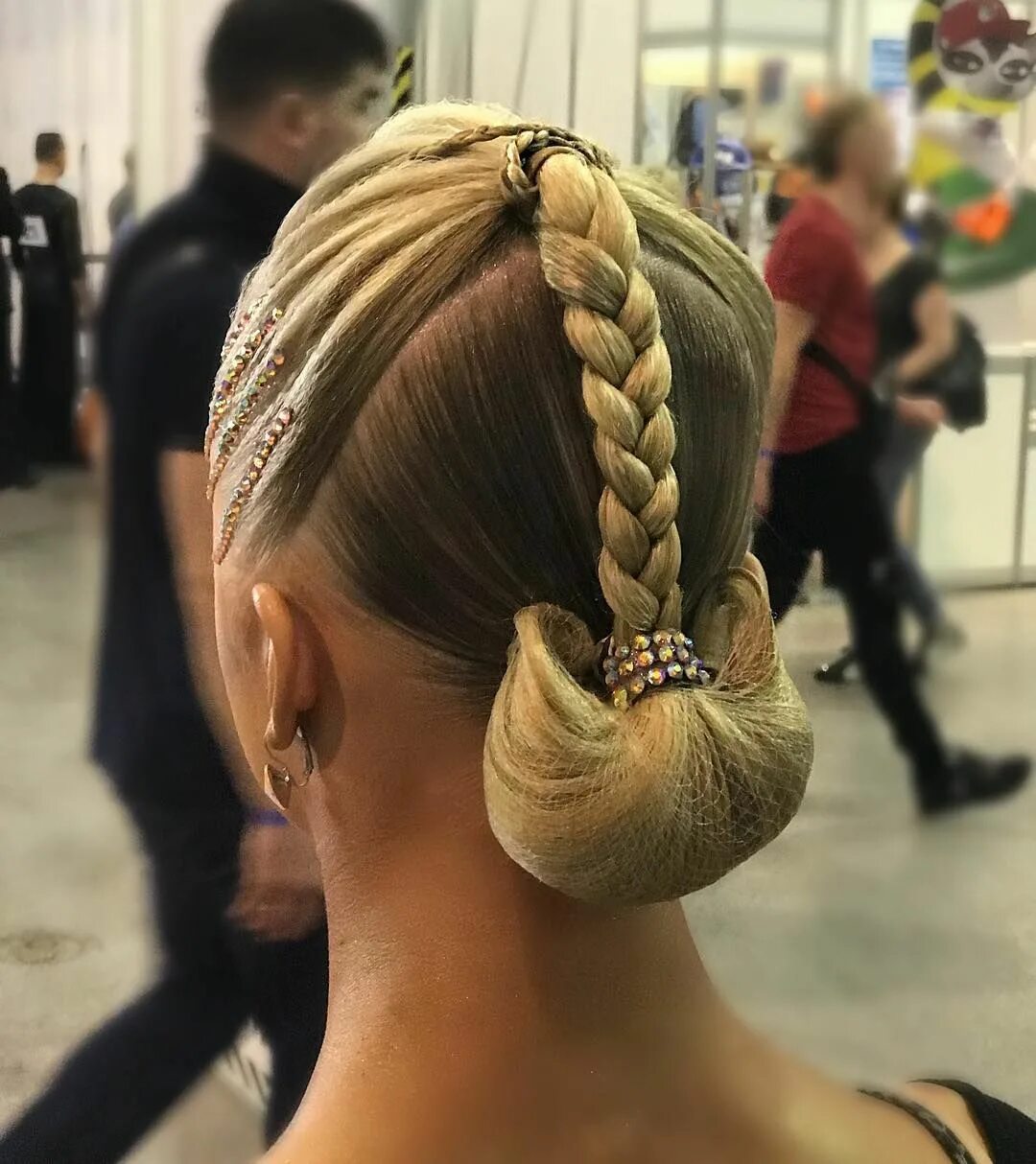 Прически для волос для бальных танцев Алина Воронцова on Instagram: "Ballroom hairstyle for @victoria_terekhova by me 