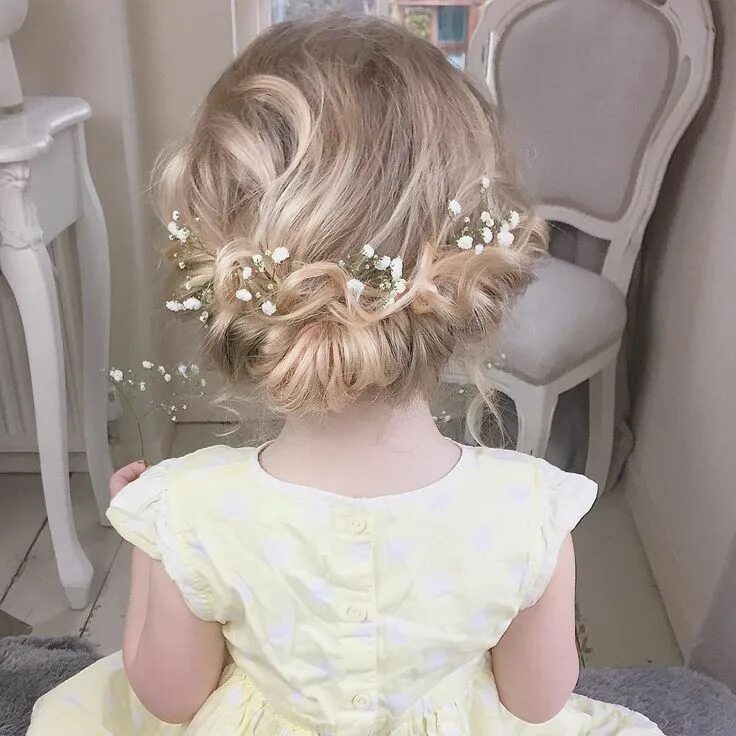 Прически для выпускного фото для девочек Pin by Sophie Lemmens on Communie Lisa in 2024 Girls updo, Flower girl hairstyle