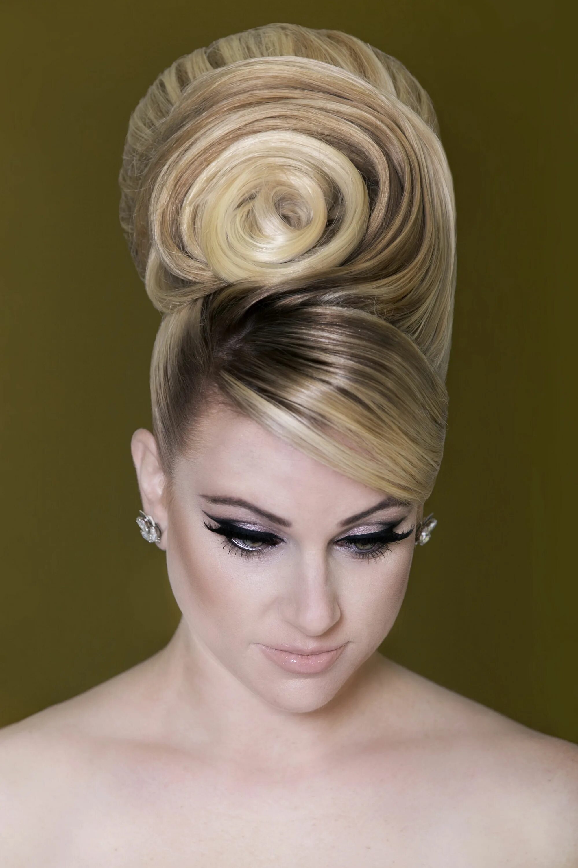 Прически для взрослых Wedding Trends with Renee Strauss - Lucie Aleks Photography Hair trends, Hair up