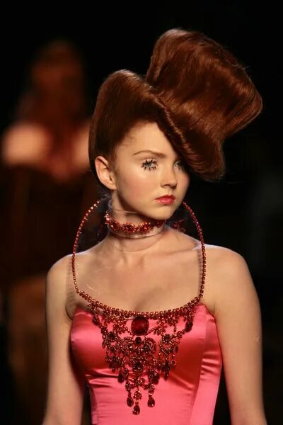 Прически для взрослых Épinglé par Desiree Kendra sur Jean Paul Gaultier Coiffure originale, Maquillage