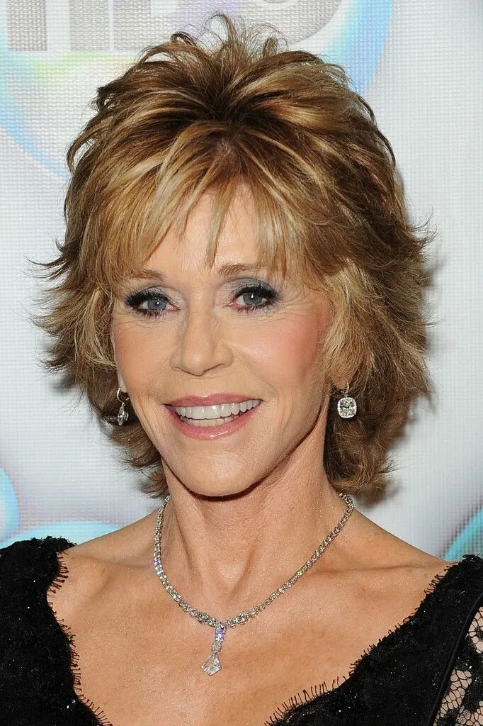 Прически для женщин 80 лет Jane Fonda Photostream Short shag hairstyles, Short hair with layers, Jane fonda