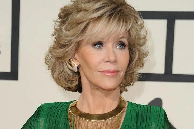 Прически для женщин 80 лет Image result for jane fonda and donald sutherland Short hair styles, Medium hair