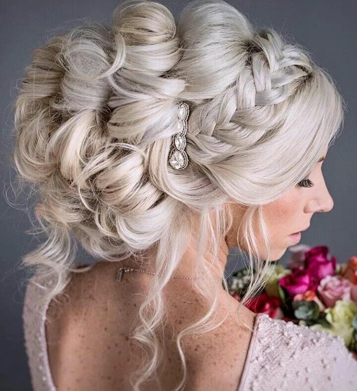 Прически для женщин на свадьбу Pin by Loveyleram on peinado de boda Simple wedding hairstyles, Elegant wedding 