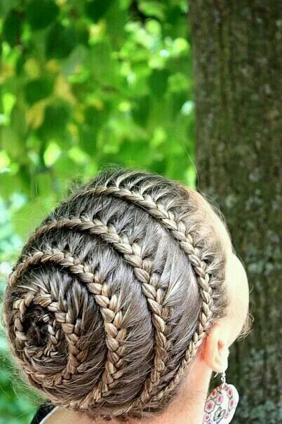 Прически для женщин плетение School hairstyle Spiral braid, Hair styles, Hair designs