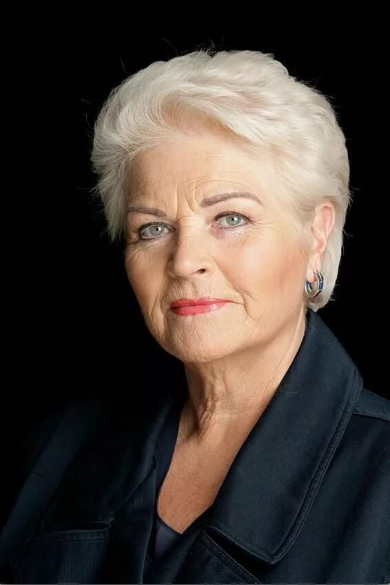 Прически для женщин после 70 Pam St. Clement Short thin hair, Short hair styles, Hairstyles for thin hair