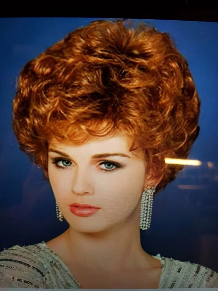 Прически для женщин с химической завивкой Pin by Attila Pankaczi on Retró frizurák Curly hair styles, Vintage hairstyles, 