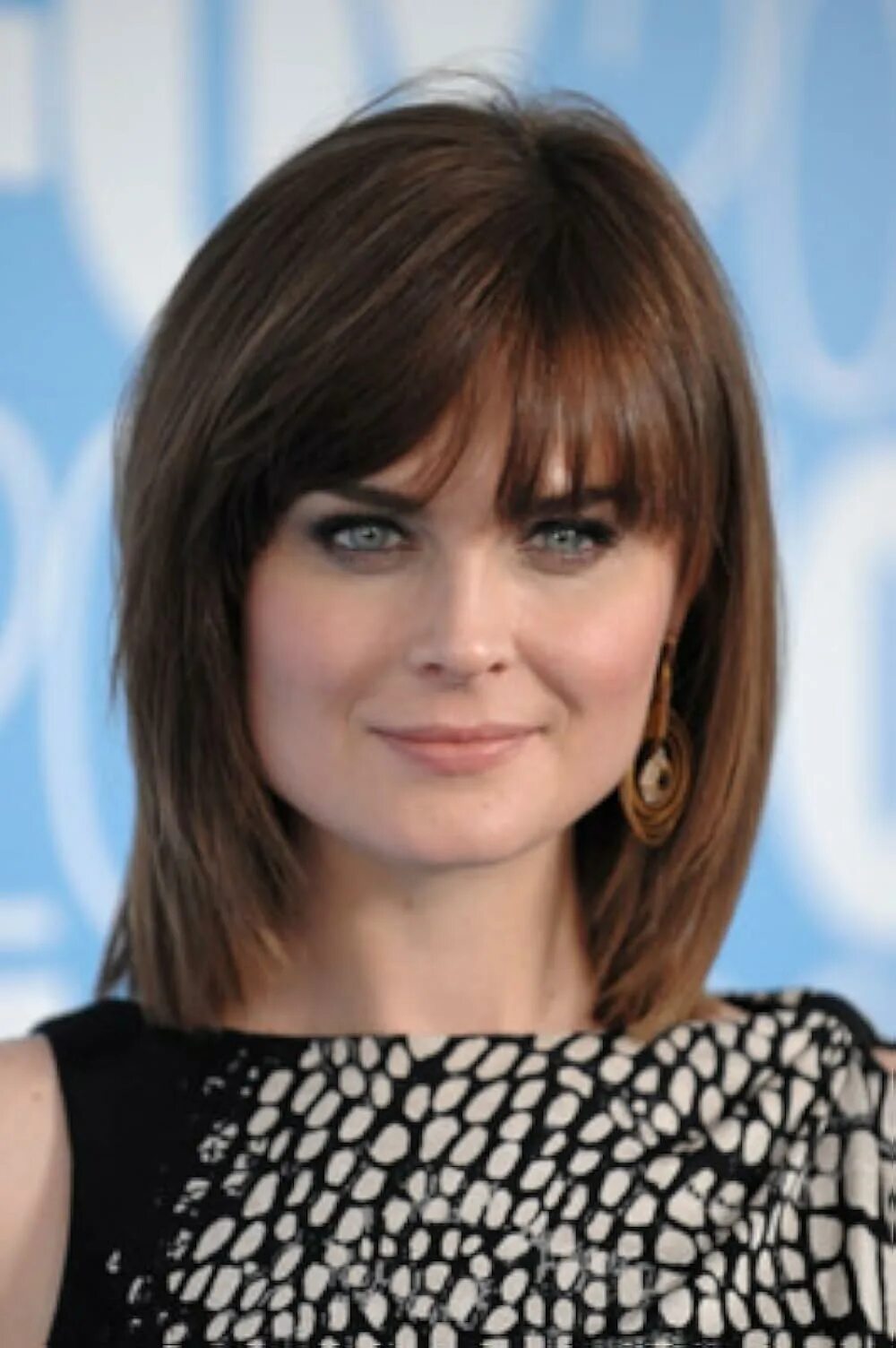 Прически для женщин с низким лбом фото Emily Deschanel - Biography - IMDb