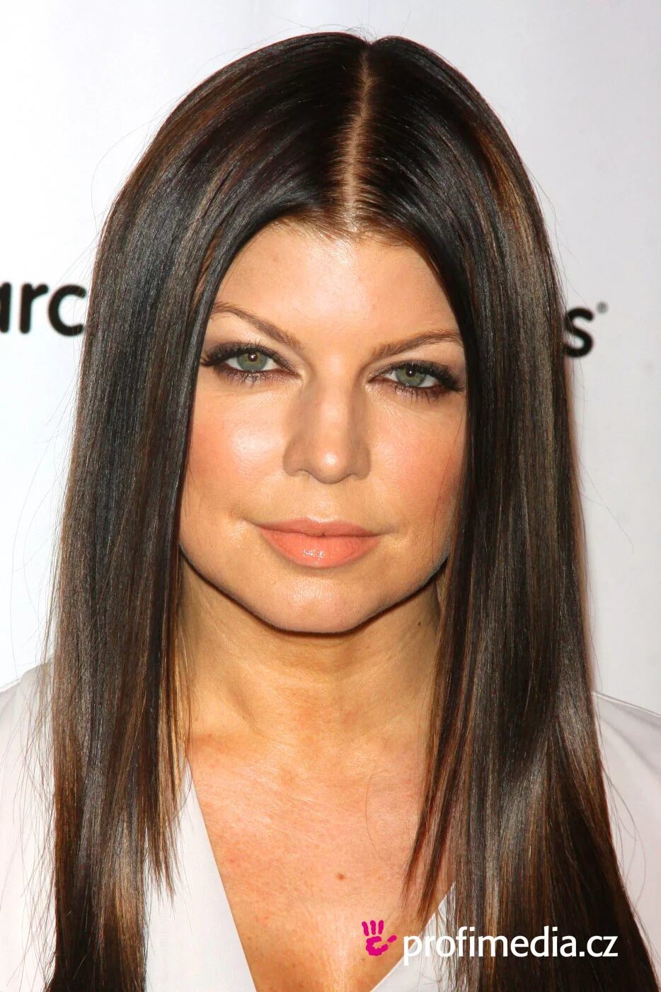 Прически для женщин с низким лбом фото Fergie - - hairstyle - easyHairStyler