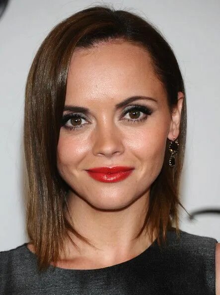 Прически для женщины с высоким лбом Christina Ricci Photostream Christina ricci, Beautiful christina, Christina