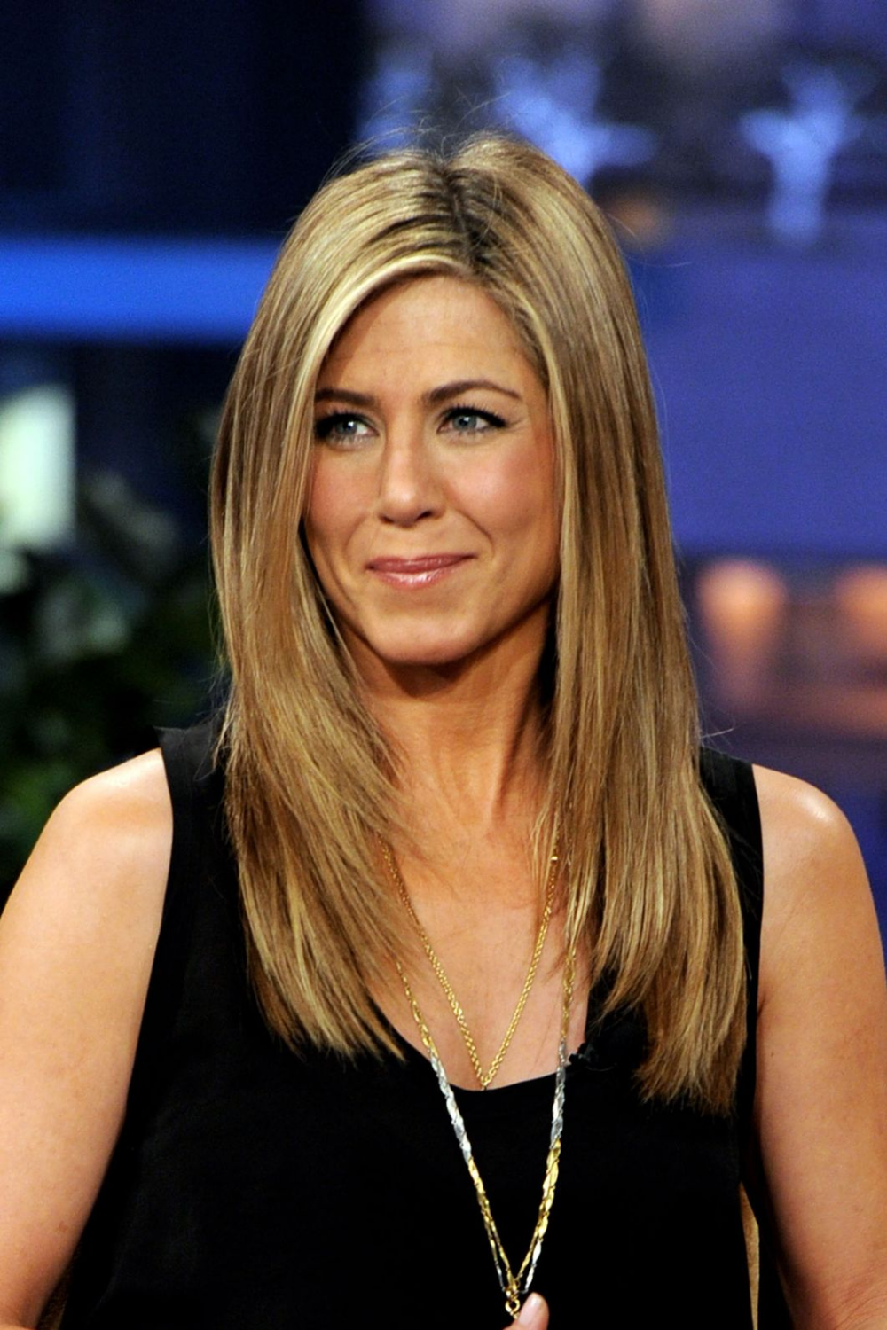 Прически дженнифер энистон на средние волосы Gasp! Jennifer Aniston Finally Does Something Different With Her Hair Jennifer a