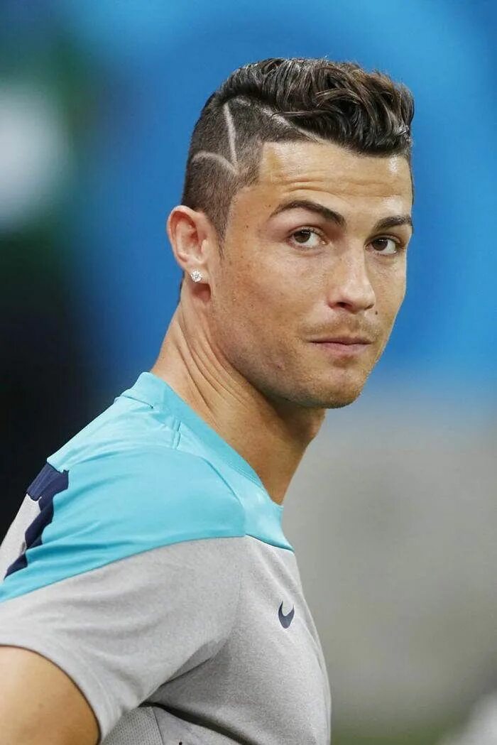 Прически футболистов фото 15 Popular Ronaldo Hairstyles To have a Look Right Now! Soccer player hairstyles