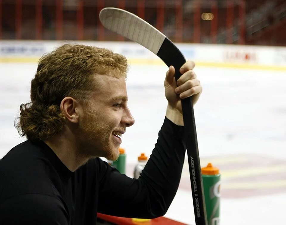 Прически хоккеистов длинные 24 Hockey Mullets That Changed The World Patrick kane mullet, Patrick kane hair,