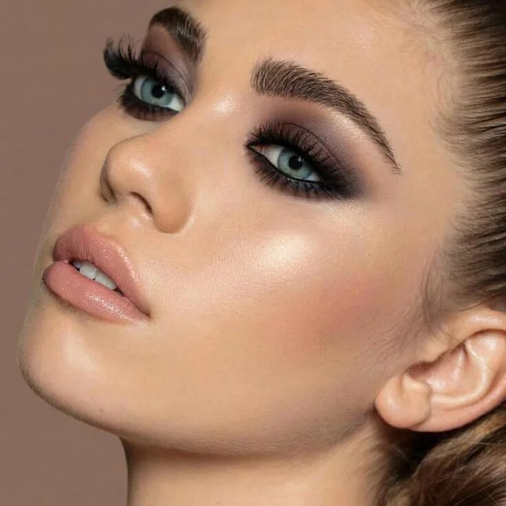 Прически и макияж для глаз Le smoky eyes pour les débutantes