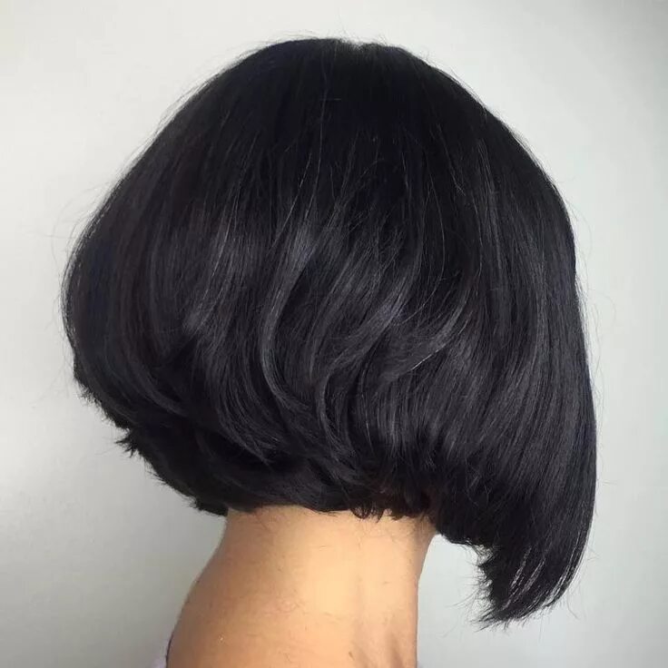 Прически каре без ножки Short Black Stacked Bob Stacked bob haircut, Stacked haircuts, Stacked bob hairs