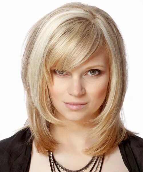 Прически каре лесенка Medium Straight Light Champagne Blonde Hairstyle with Side Swept Bangs and Light