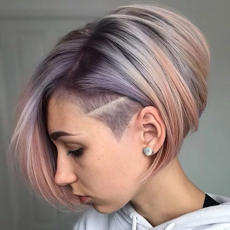 Прически каре выбрито Getting creative with some pastel tones and a funky asymmetric bob and undercut 