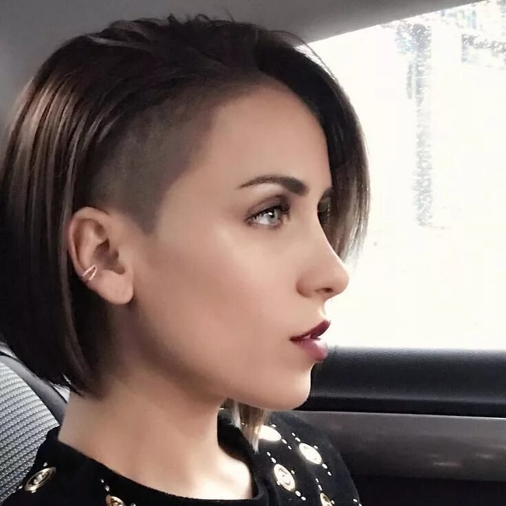 Прически каре выбрито @jadelarocheofficiel #bobhaircut #undercut #carrè #siddcutstyle #bobhairstyle #r