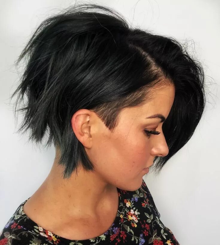 Прически каре выбривают виски One of my favorite extras to add to a bob haircut, is an undercut right by the e