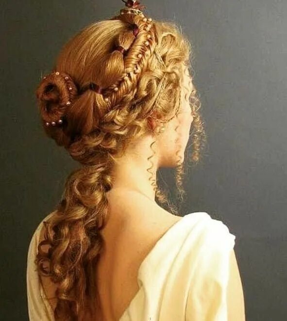 Прически конца One Look to Rule 'Em All: 24 Renaissance Hairstyles That We're Still Crazy Over 