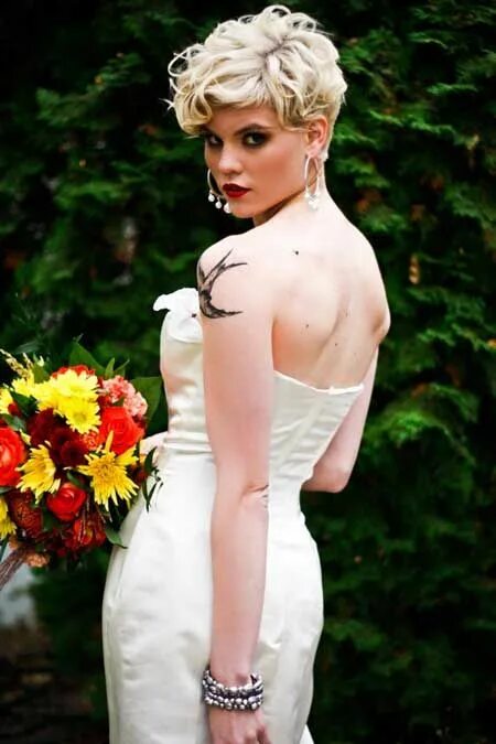 Прически короткие девушки на свадьбу Elegant Bridal Hairstyles for Short Hair in 2023 Short-Haircut.Com Short wedding