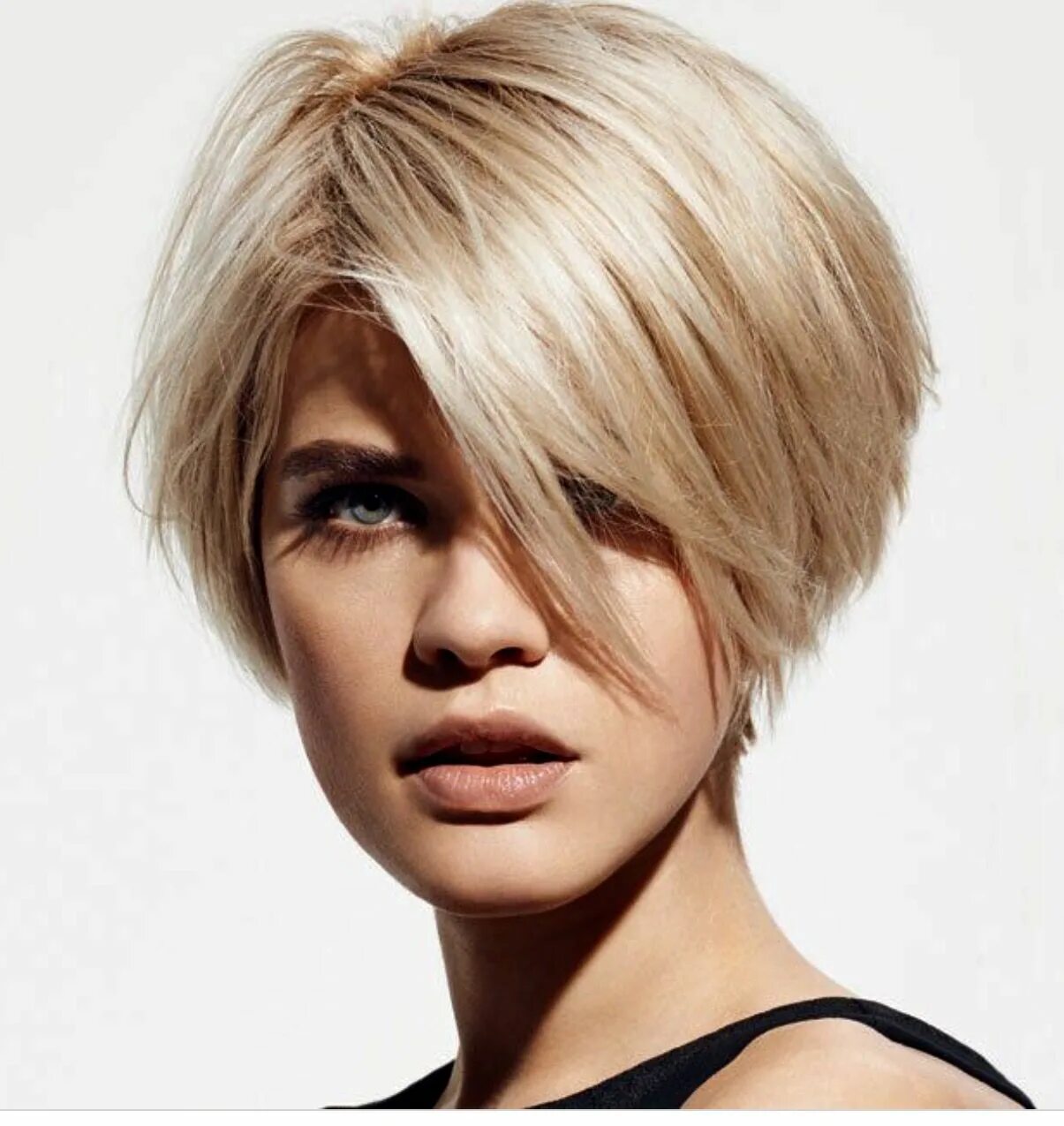 Прически короткие с удлиненной челкой Perfect Cut and Color Coiffures cheveux courts, Coupe de cheveux courte, Coiffur