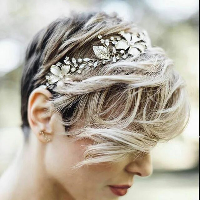 Прически короткие с украшениями Pin by Lyss Laurens on Short Hairstyles Short wedding hair, Elegant wedding hair