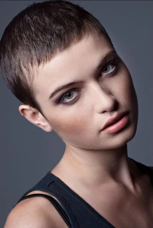 Прически короткие волосы девушки фото Super short pixie Super short hair, Very short hair, Super short haircuts