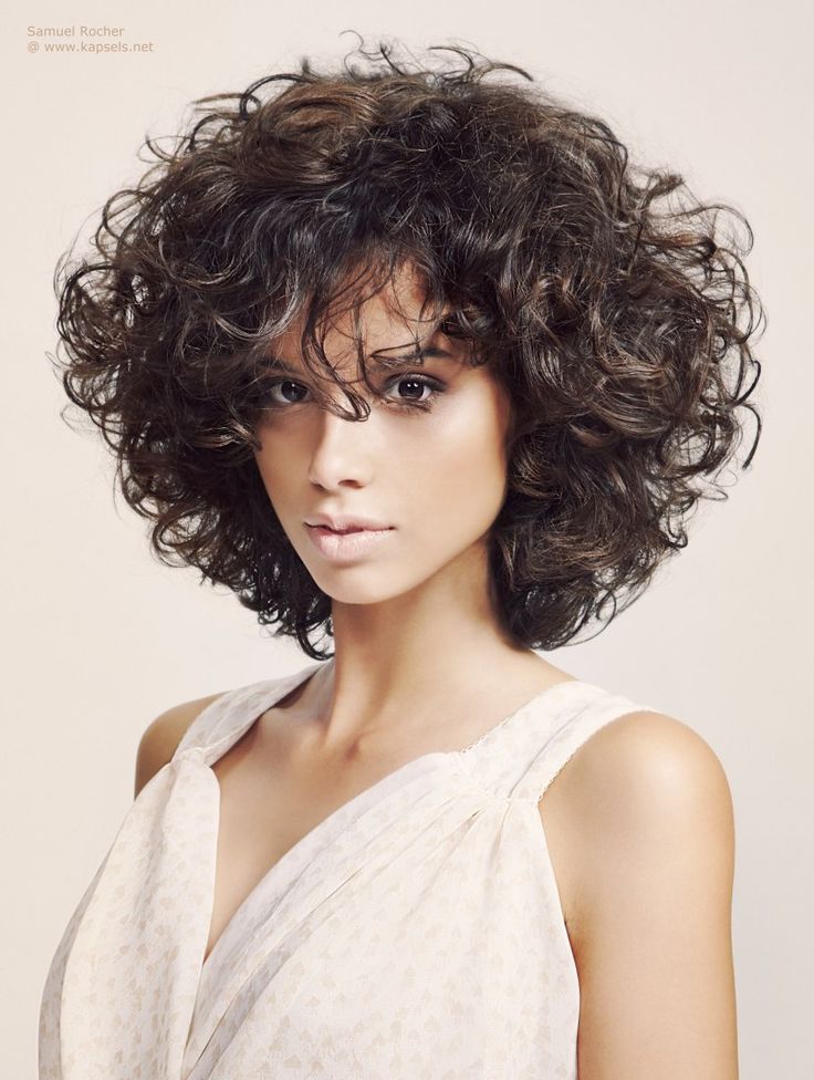 Прически короткие завивка Haircuts for curly hair, Medium length curly hair, Medium curly hair styles