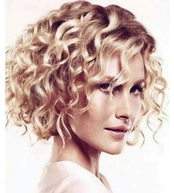 Прически короткие завивка Like it! Medium curly hair styles, Curly hair styles, Haircuts for curly hair