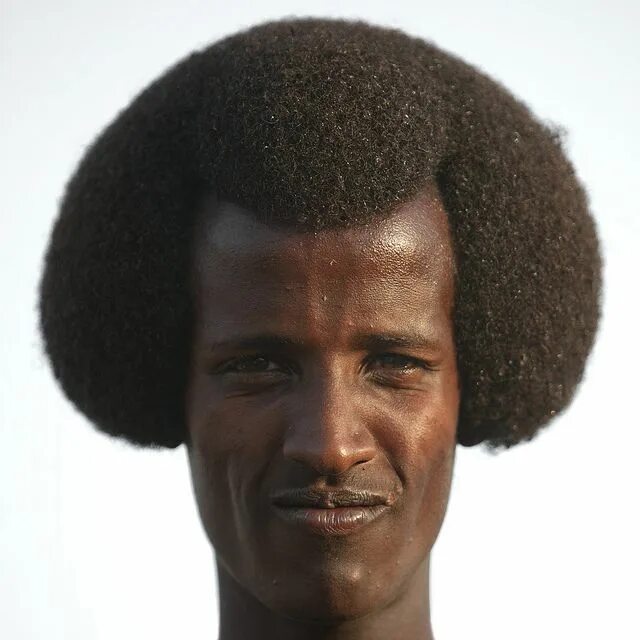 Прически людей Karrayyu man with his Gunfura traditional hairstyle in Gadaa ceremony - Ethiopia